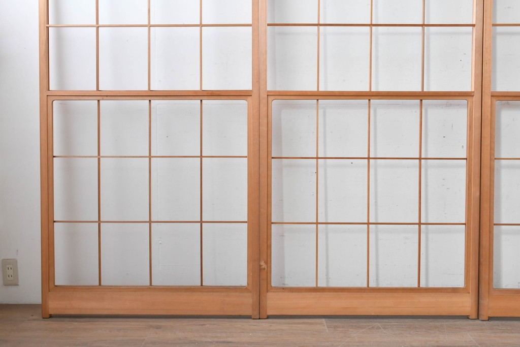 ヴィンテージ建具　昭和後期　明るい木色とすっきりとした格子が魅力の擦り上げ雪見障子戸4枚セット　(R-086587)