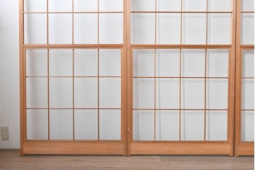 ヴィンテージ建具　昭和後期　明るい木色とすっきりとした格子が魅力の擦り上げ雪見障子戸4枚セット　(R-086587)