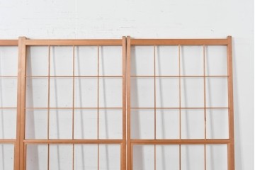 ヴィンテージ建具　昭和後期　明るい木色とすっきりとした格子が魅力の擦り上げ雪見障子戸4枚セット　(R-086587)