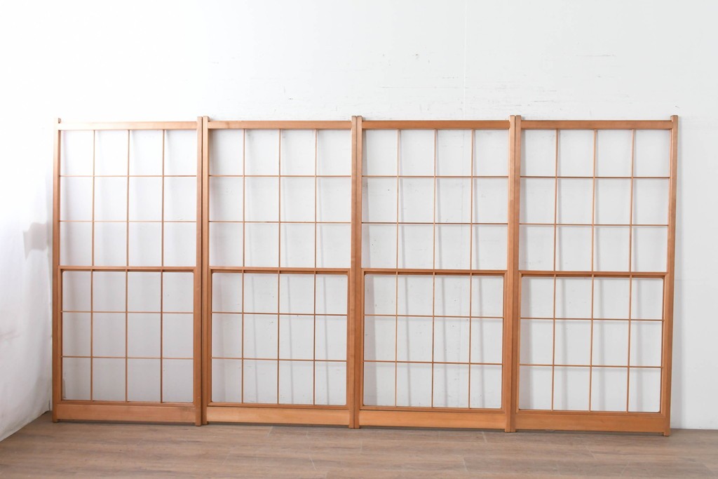 ヴィンテージ建具　昭和後期　明るい木色とすっきりとした格子が魅力の擦り上げ雪見障子戸4枚セット　(R-086588)