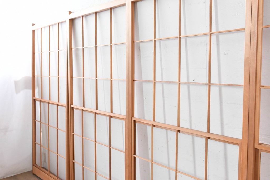ヴィンテージ建具　昭和後期　明るい木色とすっきりとした格子が魅力の擦り上げ雪見障子戸4枚セット　(R-086588)