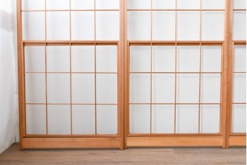 ヴィンテージ建具　昭和後期　明るい木色とすっきりとした格子が魅力の擦り上げ雪見障子戸4枚セット　(R-086588)