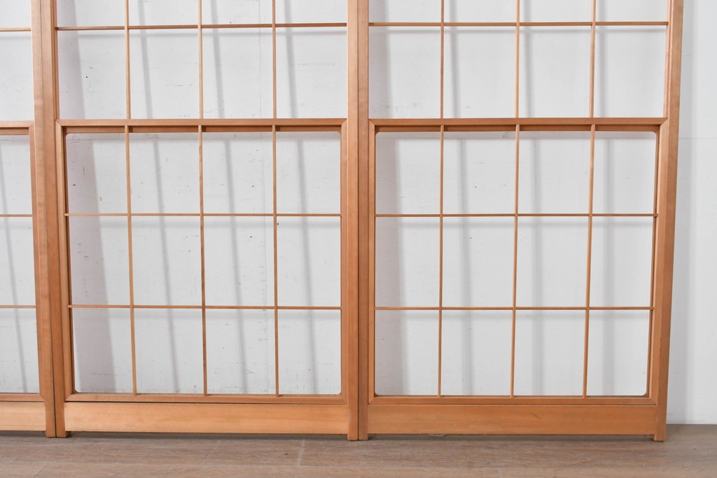 ヴィンテージ建具　昭和後期　明るい木色とすっきりとした格子が魅力の擦り上げ雪見障子戸4枚セット　(R-086588)