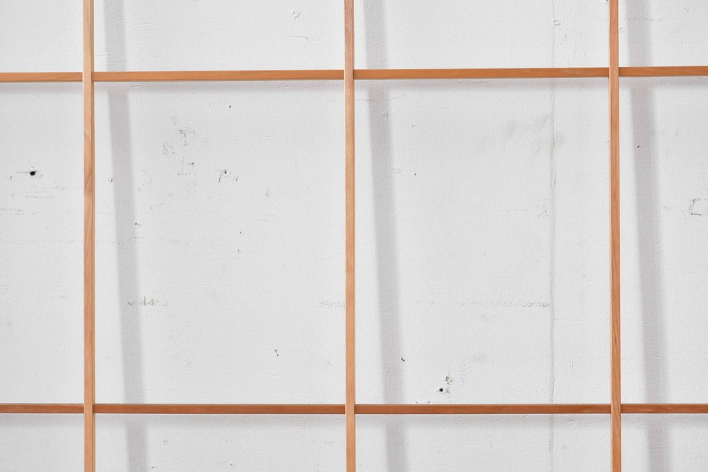 ヴィンテージ建具　昭和後期　明るい木色とすっきりとした格子が魅力の擦り上げ雪見障子戸4枚セット　(R-086588)