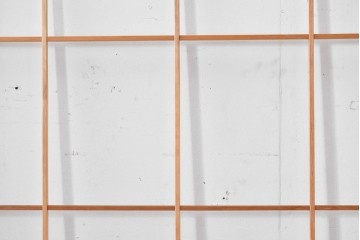 ヴィンテージ建具　昭和後期　明るい木色とすっきりとした格子が魅力の擦り上げ雪見障子戸4枚セット　(R-086588)