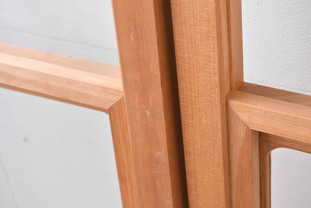 ヴィンテージ建具　昭和後期　明るい木色とすっきりとした格子が魅力の擦り上げ雪見障子戸4枚セット　(R-086588)