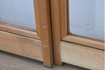 ヴィンテージ建具　昭和後期　明るい木色とすっきりとした格子が魅力の擦り上げ雪見障子戸4枚セット　(R-086588)