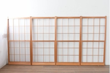 ヴィンテージ建具　昭和後期　明るい木色とすっきりとした格子が魅力の擦り上げ雪見障子戸4枚セット　(R-086588)