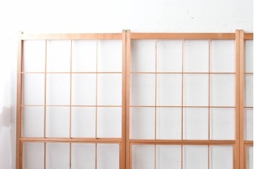 ヴィンテージ建具　昭和後期　明るい木色とすっきりとした格子が魅力の擦り上げ雪見障子戸4枚セット　(R-086588)