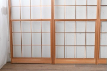 ヴィンテージ建具　昭和後期　明るい木色とすっきりとした格子が魅力の擦り上げ雪見障子戸4枚セット　(R-086588)