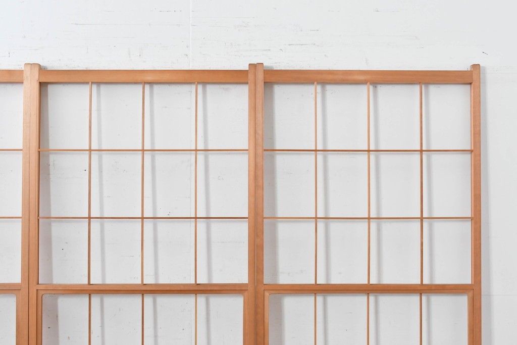 ヴィンテージ建具　昭和後期　明るい木色とすっきりとした格子が魅力の擦り上げ雪見障子戸4枚セット　(R-086588)