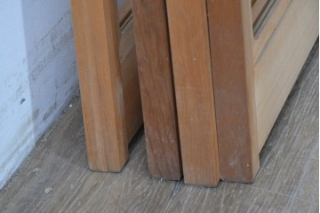 ヴィンテージ建具　昭和後期　明るい木色とすっきりとした格子が魅力の擦り上げ雪見障子戸4枚セット　(R-086588)