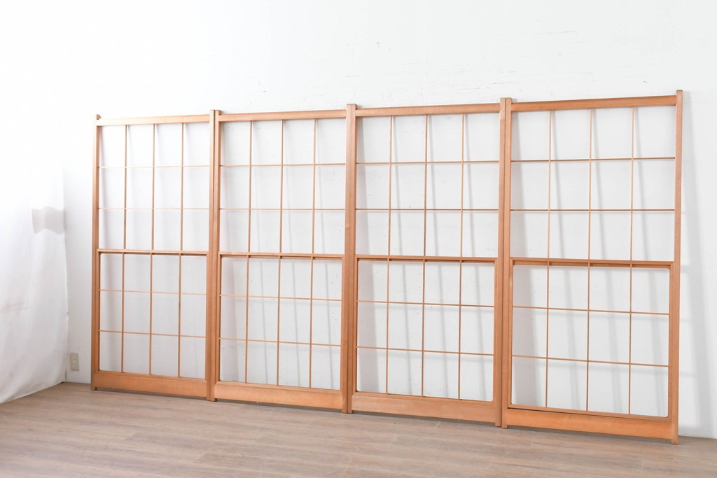 ヴィンテージ建具　昭和後期　明るい木色とすっきりとした格子が魅力の擦り上げ雪見障子戸4枚セット　(R-086589)