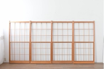 ヴィンテージ建具　昭和後期　明るい木色とすっきりとした格子が魅力の擦り上げ雪見障子戸4枚セット　(R-086589)
