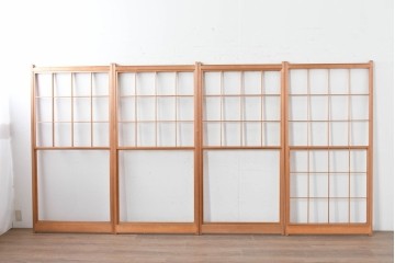 ヴィンテージ建具　昭和後期　明るい木色とすっきりとした格子が魅力の擦り上げ雪見障子戸4枚セット　(R-086589)