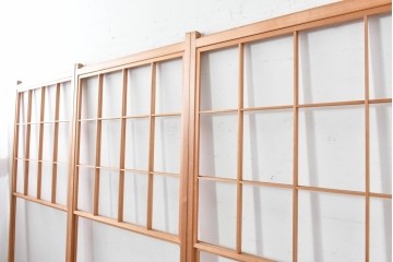 ヴィンテージ建具　昭和後期　明るい木色とすっきりとした格子が魅力の擦り上げ雪見障子戸4枚セット　(R-086589)