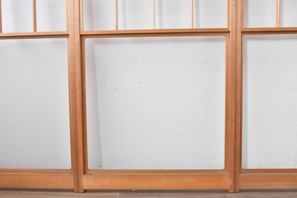 ヴィンテージ建具　昭和後期　明るい木色とすっきりとした格子が魅力の擦り上げ雪見障子戸4枚セット　(R-086589)