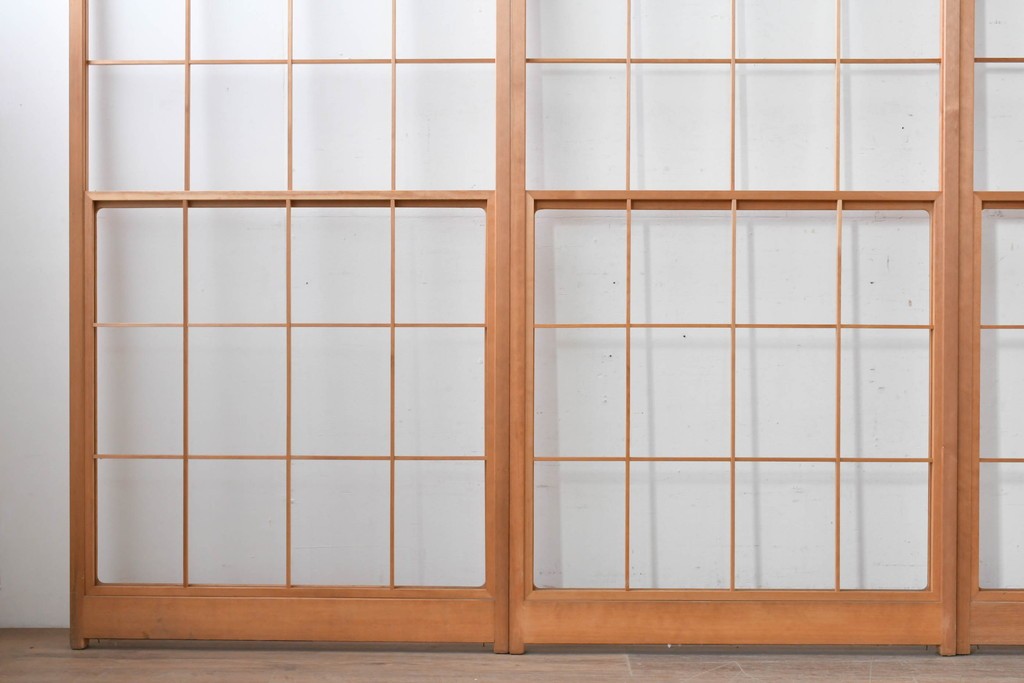 ヴィンテージ建具　昭和後期　明るい木色とすっきりとした格子が魅力の擦り上げ雪見障子戸4枚セット　(R-086589)