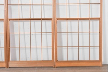 ヴィンテージ建具　昭和後期　明るい木色とすっきりとした格子が魅力の擦り上げ雪見障子戸4枚セット　(R-086589)