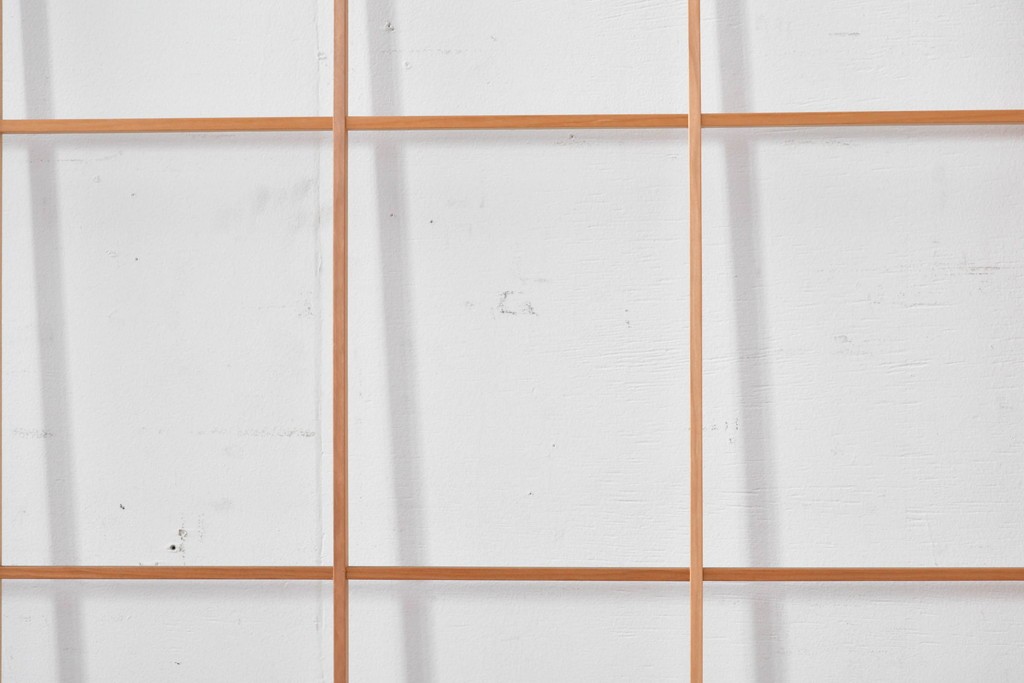 ヴィンテージ建具　昭和後期　明るい木色とすっきりとした格子が魅力の擦り上げ雪見障子戸4枚セット　(R-086589)