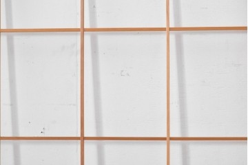 ヴィンテージ建具　昭和後期　明るい木色とすっきりとした格子が魅力の擦り上げ雪見障子戸4枚セット　(R-086589)