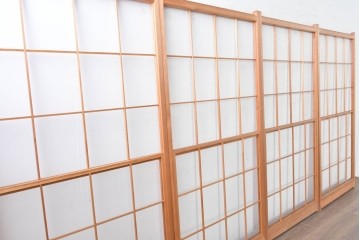 ヴィンテージ建具　昭和後期　明るい木色とすっきりとした格子が魅力の擦り上げ雪見障子戸4枚セット　(R-086589)