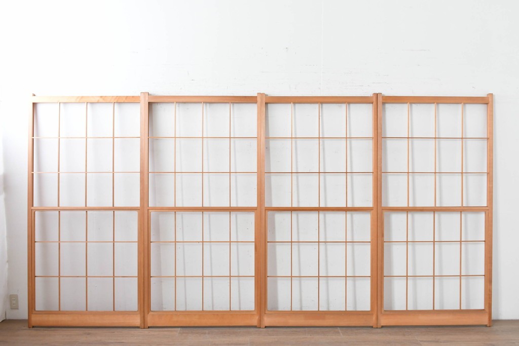 ヴィンテージ建具　昭和後期　明るい木色とすっきりとした格子が魅力の擦り上げ雪見障子戸4枚セット　(R-086589)