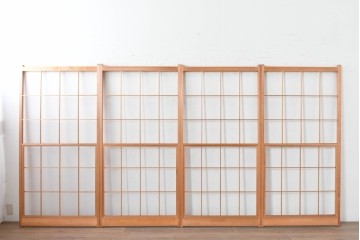 ヴィンテージ建具　昭和後期　明るい木色とすっきりとした格子が魅力の擦り上げ雪見障子戸4枚セット　(R-086589)