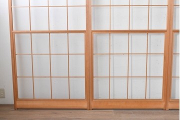 ヴィンテージ建具　昭和後期　明るい木色とすっきりとした格子が魅力の擦り上げ雪見障子戸4枚セット　(R-086589)