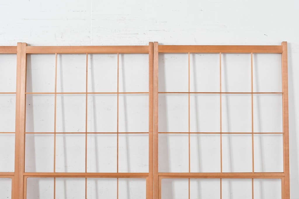 ヴィンテージ建具　昭和後期　明るい木色とすっきりとした格子が魅力の擦り上げ雪見障子戸4枚セット　(R-086589)