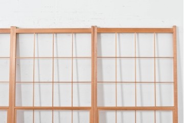 ヴィンテージ建具　昭和後期　明るい木色とすっきりとした格子が魅力の擦り上げ雪見障子戸4枚セット　(R-086589)