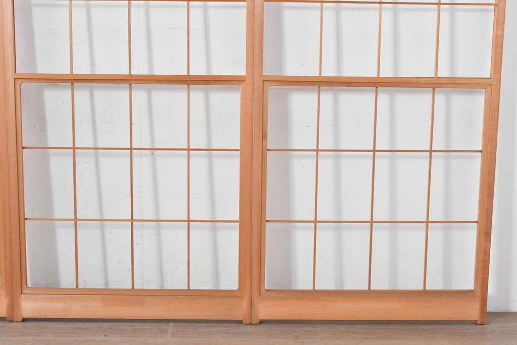 ヴィンテージ建具　昭和後期　明るい木色とすっきりとした格子が魅力の擦り上げ雪見障子戸4枚セット　(R-086589)
