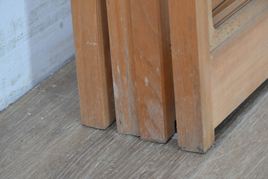 ヴィンテージ建具　昭和後期　明るい木色とすっきりとした格子が魅力の擦り上げ雪見障子戸4枚セット　(R-086589)