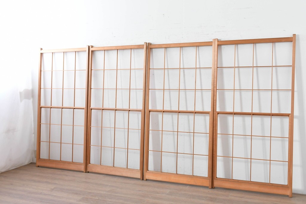 ヴィンテージ建具　昭和後期　明るい木色とすっきりとした格子が魅力の擦り上げ雪見障子戸4枚セット　(R-086590)