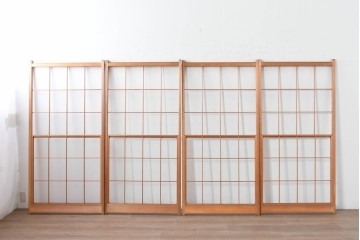 ヴィンテージ建具　昭和後期　明るい木色とすっきりとした格子が魅力の擦り上げ雪見障子戸4枚セット　(R-086590)