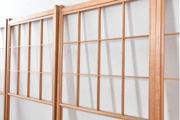 ヴィンテージ建具　昭和後期　明るい木色とすっきりとした格子が魅力の擦り上げ雪見障子戸4枚セット　(R-086590)