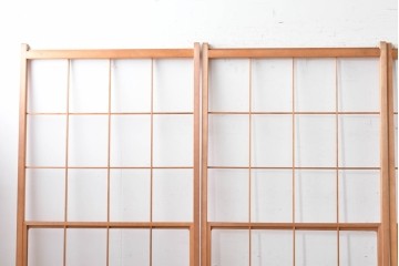 ヴィンテージ建具　昭和後期　明るい木色とすっきりとした格子が魅力の擦り上げ雪見障子戸4枚セット　(R-086590)