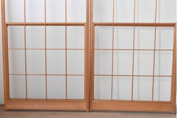 ヴィンテージ建具　昭和後期　明るい木色とすっきりとした格子が魅力の擦り上げ雪見障子戸4枚セット　(R-086590)