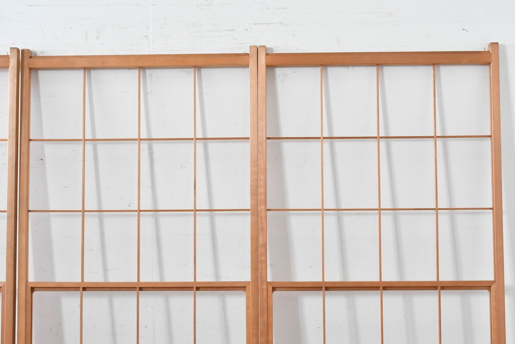 ヴィンテージ建具　昭和後期　明るい木色とすっきりとした格子が魅力の擦り上げ雪見障子戸4枚セット　(R-086590)