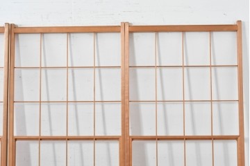 ヴィンテージ建具　昭和後期　明るい木色とすっきりとした格子が魅力の擦り上げ雪見障子戸4枚セット　(R-086590)