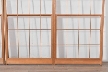 ヴィンテージ建具　昭和後期　明るい木色とすっきりとした格子が魅力の擦り上げ雪見障子戸4枚セット　(R-086590)