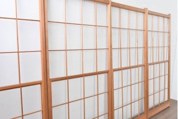 ヴィンテージ建具　昭和後期　明るい木色とすっきりとした格子が魅力の擦り上げ雪見障子戸4枚セット　(R-086590)