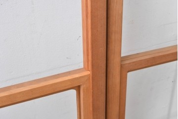 ヴィンテージ建具　昭和後期　明るい木色とすっきりとした格子が魅力の擦り上げ雪見障子戸4枚セット　(R-086590)