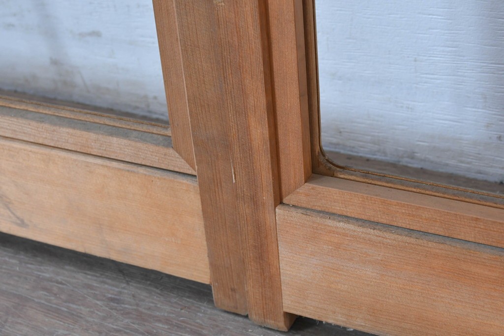 ヴィンテージ建具　昭和後期　明るい木色とすっきりとした格子が魅力の擦り上げ雪見障子戸4枚セット　(R-086590)