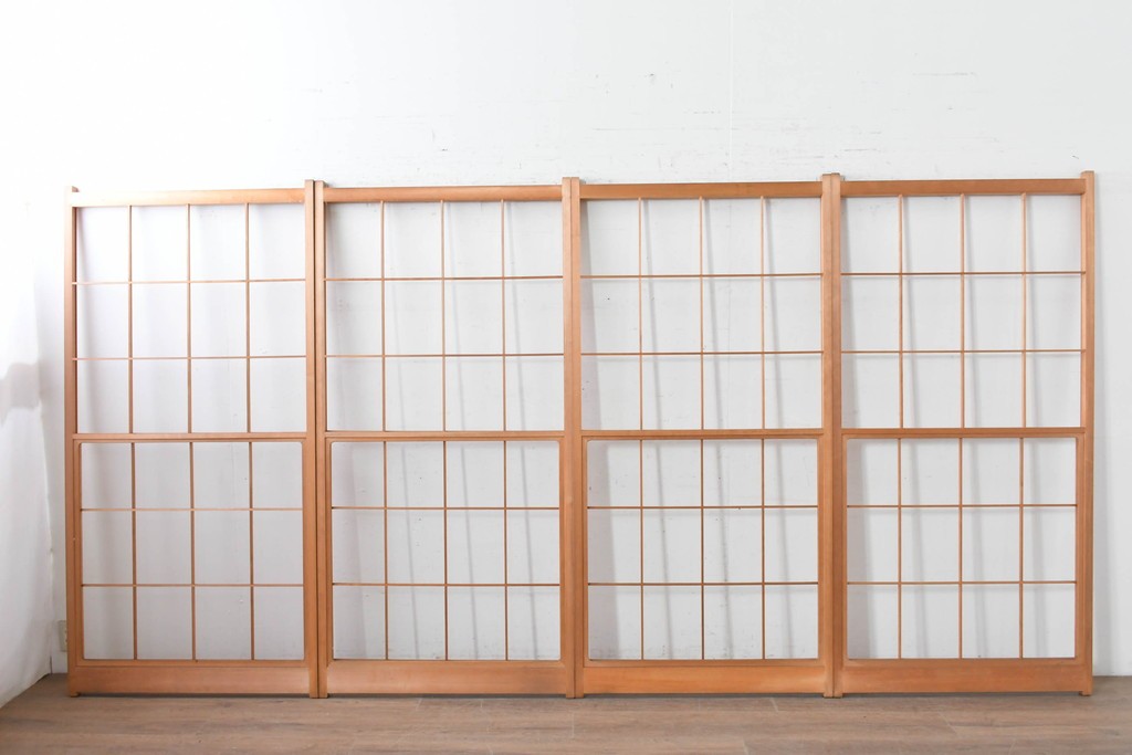 ヴィンテージ建具　昭和後期　明るい木色とすっきりとした格子が魅力の擦り上げ雪見障子戸4枚セット　(R-086590)