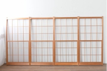 ヴィンテージ建具　昭和後期　明るい木色とすっきりとした格子が魅力の擦り上げ雪見障子戸4枚セット　(R-086590)