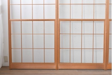 ヴィンテージ建具　昭和後期　明るい木色とすっきりとした格子が魅力の擦り上げ雪見障子戸4枚セット　(R-086590)