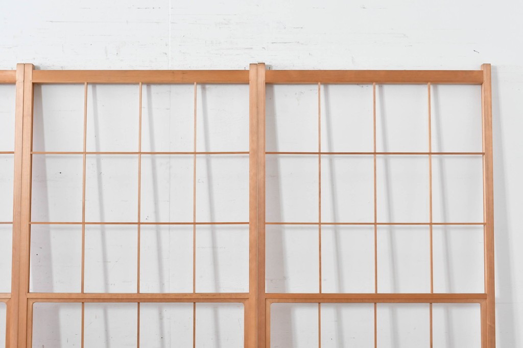 ヴィンテージ建具　昭和後期　明るい木色とすっきりとした格子が魅力の擦り上げ雪見障子戸4枚セット　(R-086590)