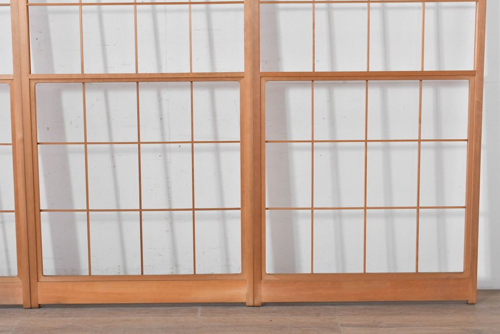 ヴィンテージ建具　昭和後期　明るい木色とすっきりとした格子が魅力の擦り上げ雪見障子戸4枚セット　(R-086590)