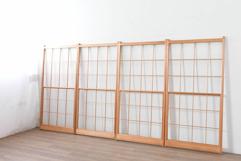 ヴィンテージ建具　昭和後期　明るい木色とすっきりとした格子が魅力の擦り上げ雪見障子戸4枚セット　(R-086591)